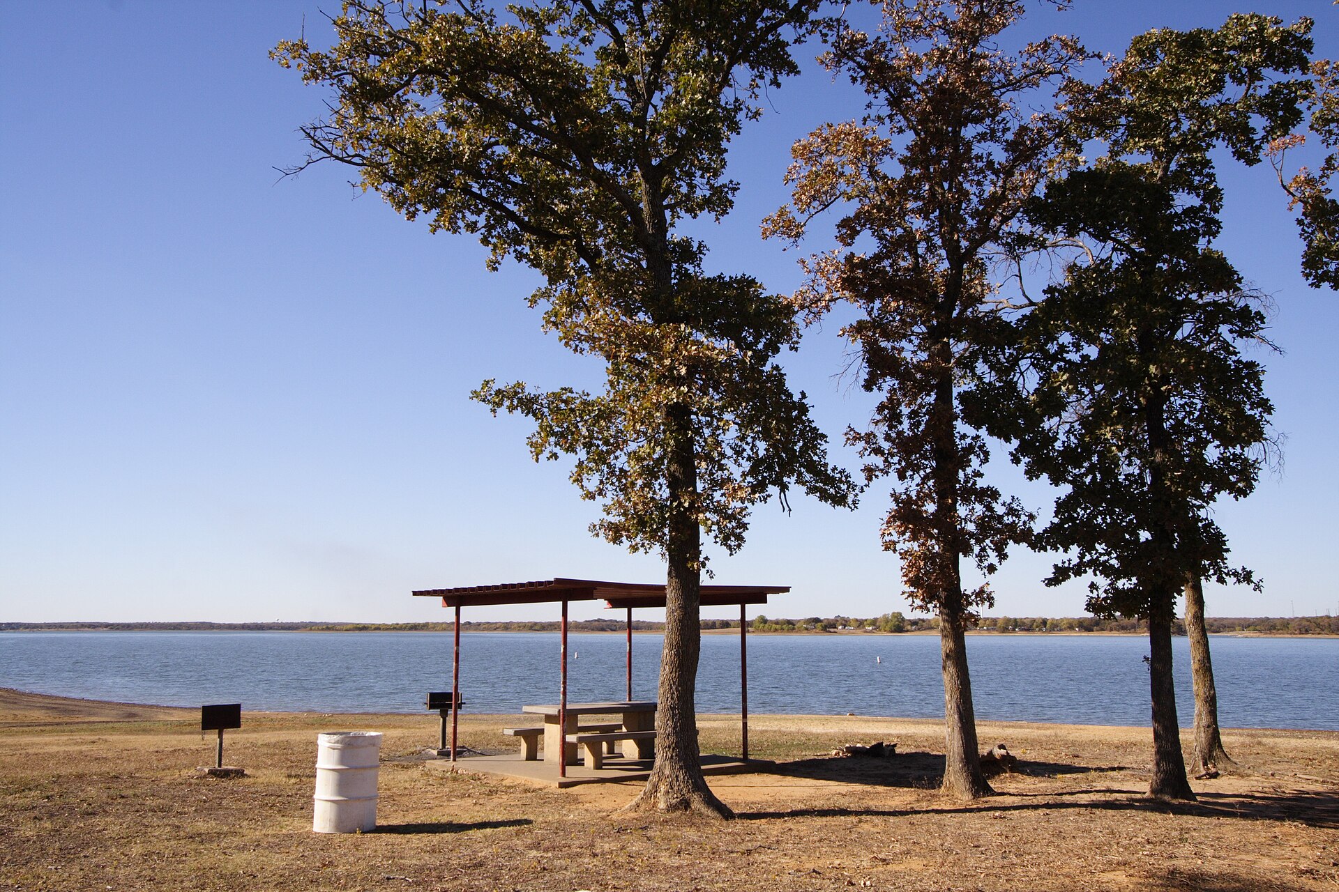 Lake Lewisville park area